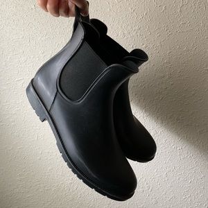 CHELSEA RAIN BOOTS - Black and Rubber